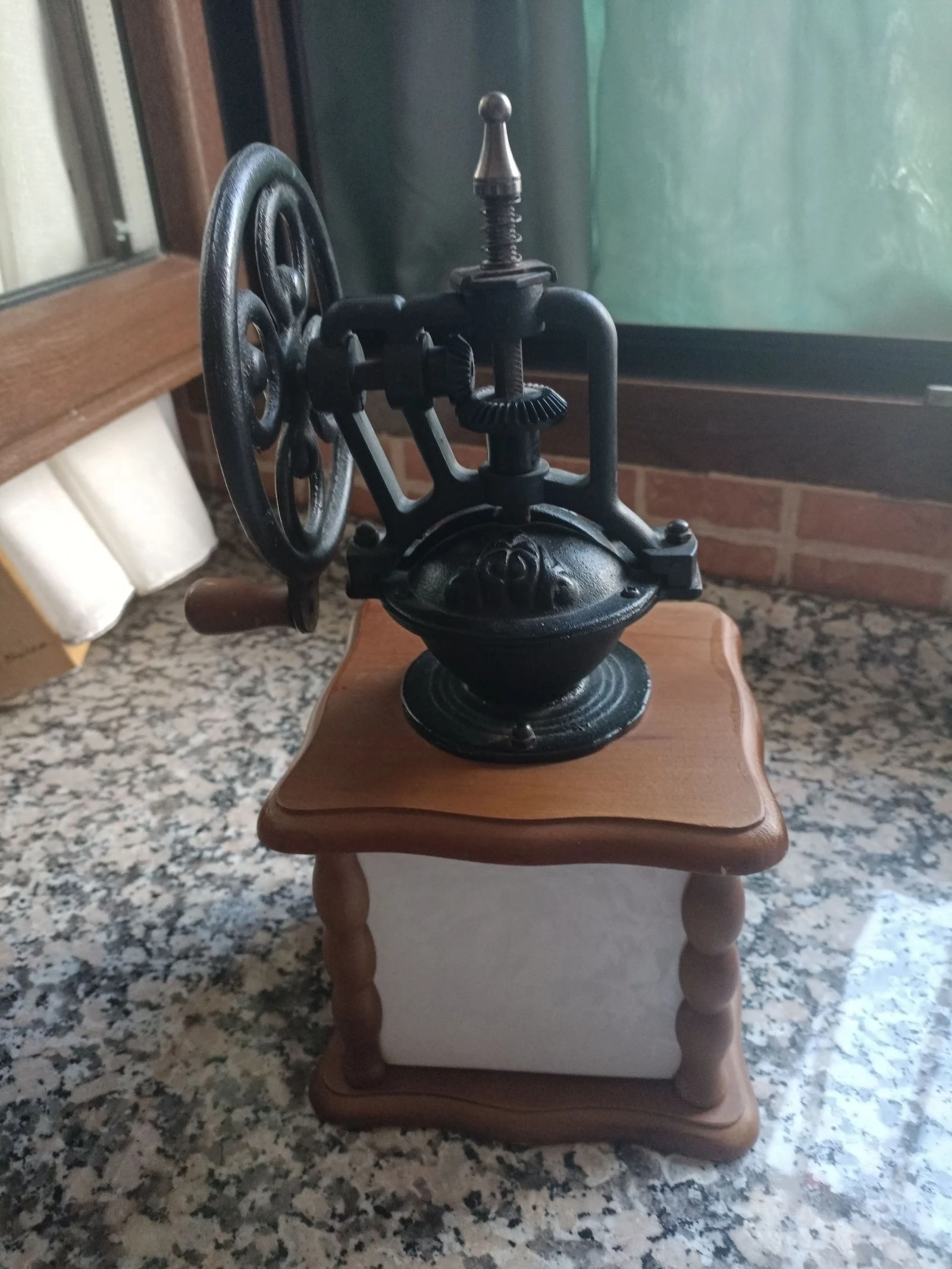 Vintage wooden and ceramic grinder – photo 3